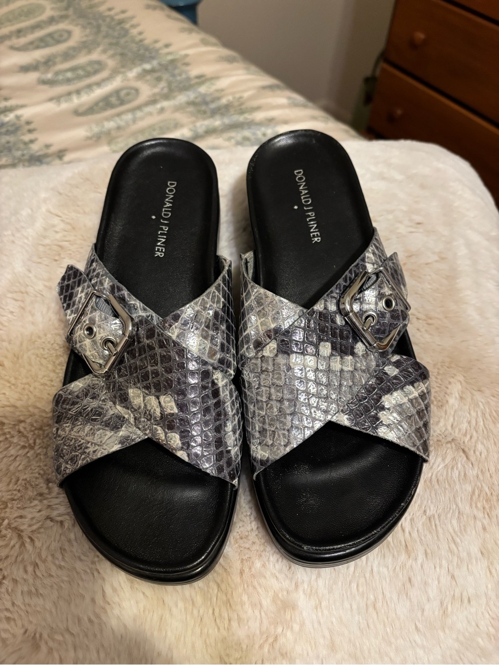 Donald J. Pliner snake print platform slide sandals size 8 narrow.